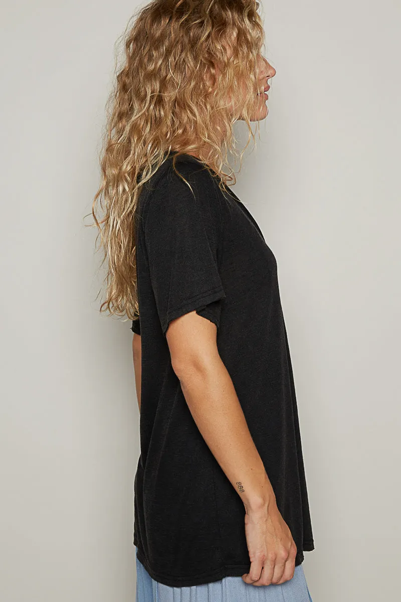 Loose Fit V-Neck Pocket Tee